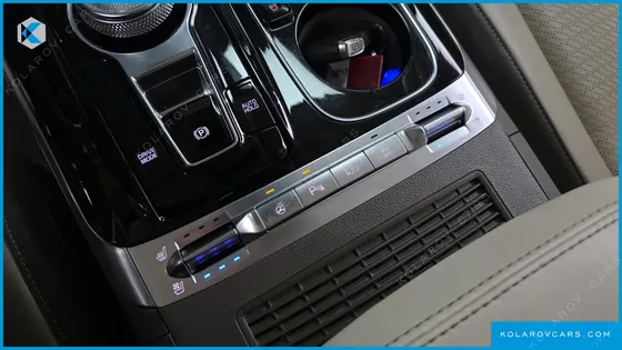 KIA CARNIVAL 9-SEATER HI-LIMOUSINE