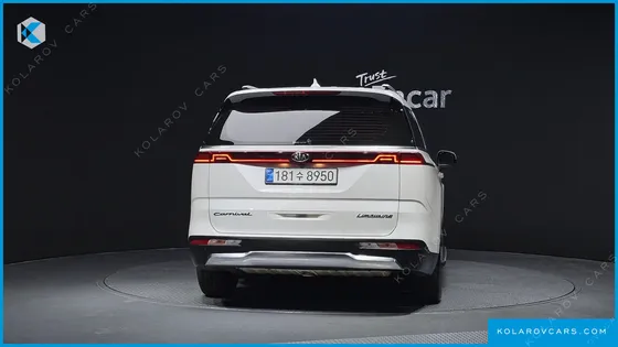 KIA CARNIVAL GASOLINE 7-SEATER SIGNATURE