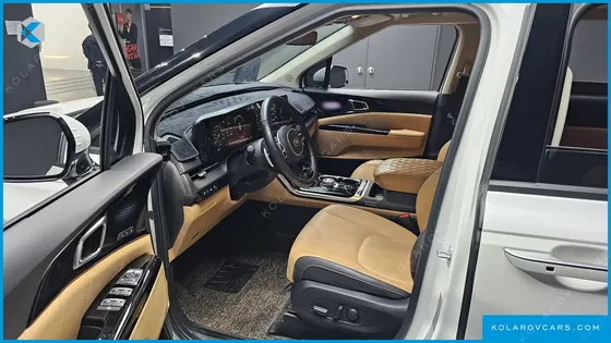 KIA CARNIVAL GASOLINE 7-SEATER SIGNATURE