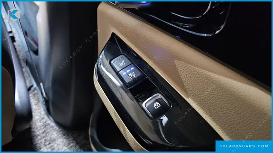 KIA CARNIVAL GASOLINE 7-SEATER SIGNATURE