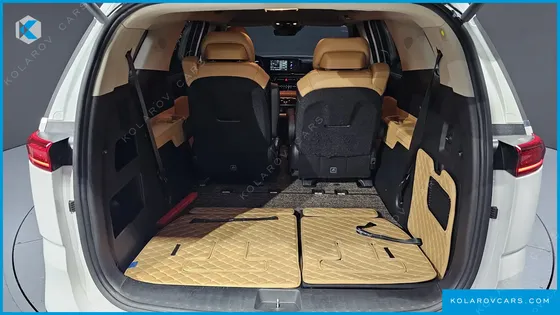 KIA CARNIVAL GASOLINE 7-SEATER SIGNATURE