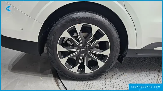 KIA CARNIVAL GASOLINE 9-SEATER SIGNATURE