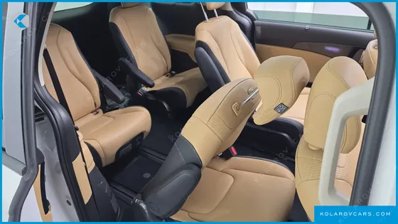 KIA CARNIVAL GASOLINE 9-SEATER SIGNATURE