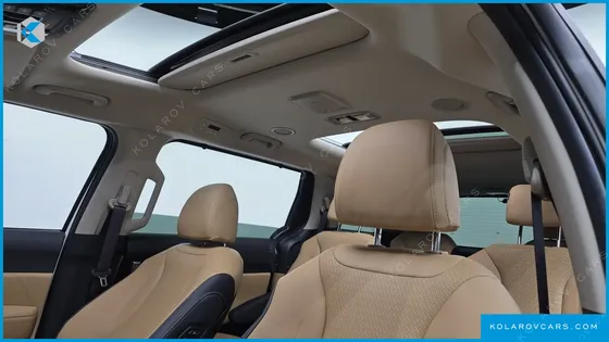KIA CARNIVAL GASOLINE 9-SEATER SIGNATURE