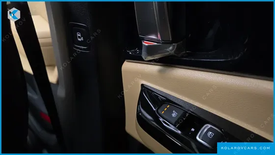 KIA CARNIVAL GASOLINE 9-SEATER SIGNATURE