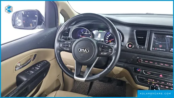 KIA CARNIVAL 9-SEATER HI-LIMOUSINE