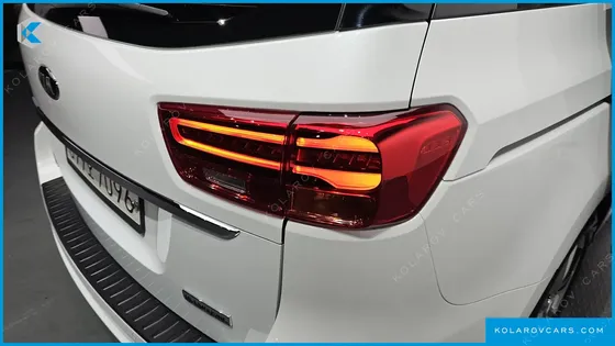 KIA CARNIVAL 9-SEATER HI-LIMOUSINE