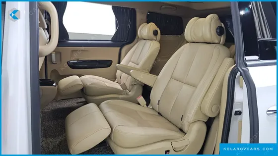 KIA CARNIVAL 9-SEATER HI-LIMOUSINE