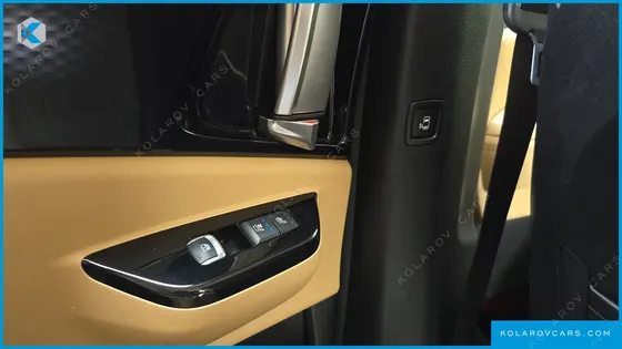 KIA CARNIVAL 9-SEATER SIGNATURE