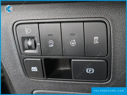 HYUNDAI STARIA 4WD LOUNGE 9-SEATER