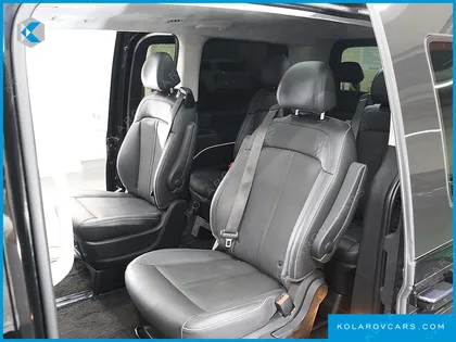 HYUNDAI STARIA 4WD LOUNGE 9-SEATER