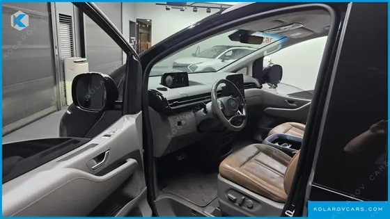 HYUNDAI STARIA 4WD LOUNGE 9-SEATER