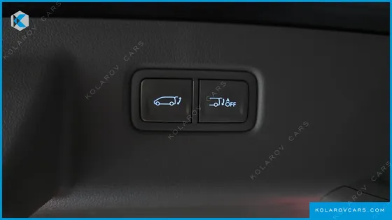 HYUNDAI STARIA 4WD LOUNGE 9-SEATER