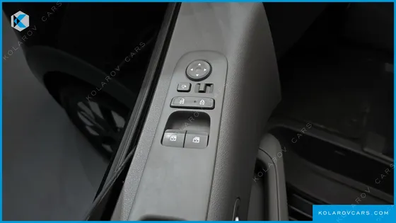 HYUNDAI STARIA 4WD LOUNGE 9-SEATER