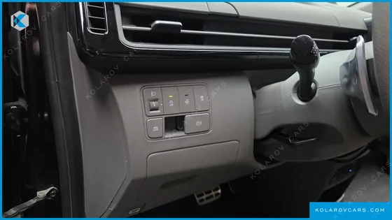 HYUNDAI STARIA 4WD LOUNGE 9-SEATER