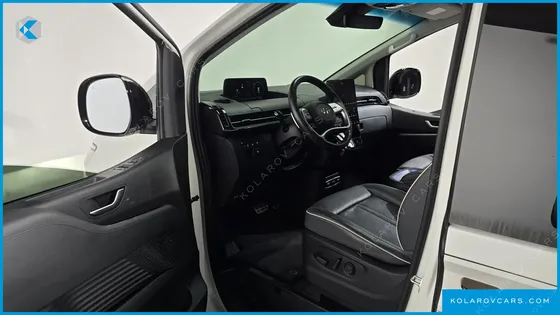 HYUNDAI STARIA LOUNGE 7-SEATER