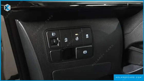 HYUNDAI STARIA LOUNGE 7-SEATER