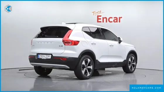 VOLVO XC40 B4 ULTRA BRIGHT