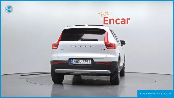 VOLVO XC40 B4 ULTRA BRIGHT