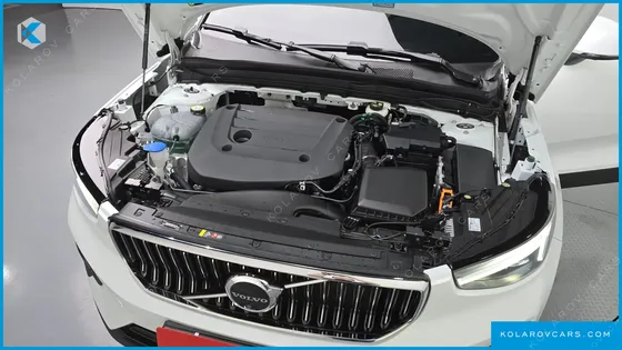 VOLVO XC40 B4 ULTRA BRIGHT