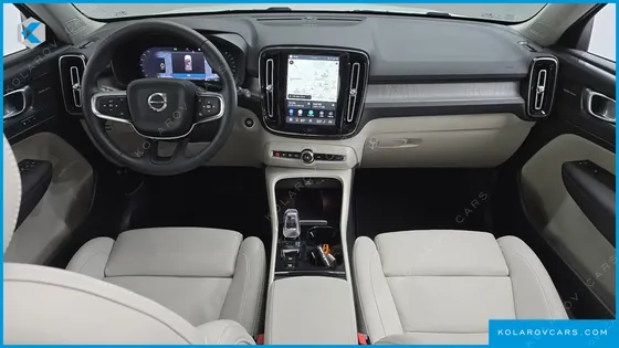 VOLVO XC40 B4 ULTRA BRIGHT
