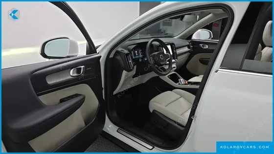VOLVO XC40 B4 ULTRA BRIGHT