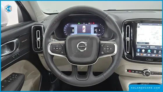 VOLVO XC40 B4 ULTRA BRIGHT