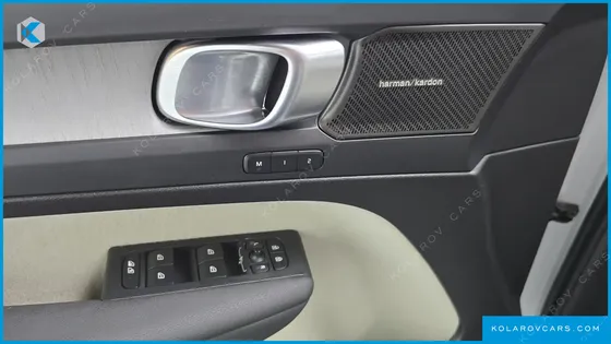 VOLVO XC40 B4 ULTRA BRIGHT
