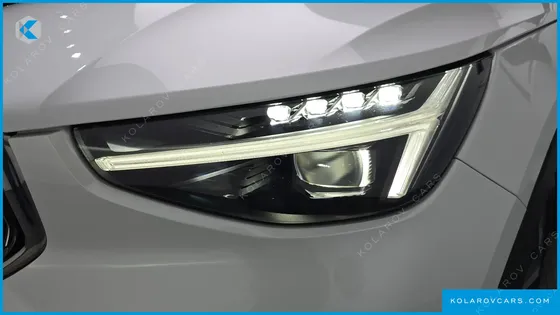 VOLVO XC40 B4 ULTRA BRIGHT