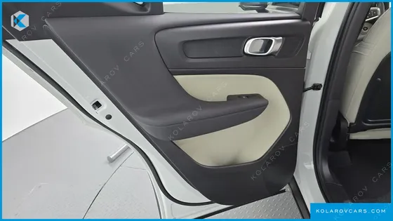VOLVO XC40 B4 ULTRA BRIGHT