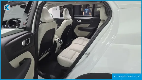 VOLVO XC40 B4 ULTRA BRIGHT