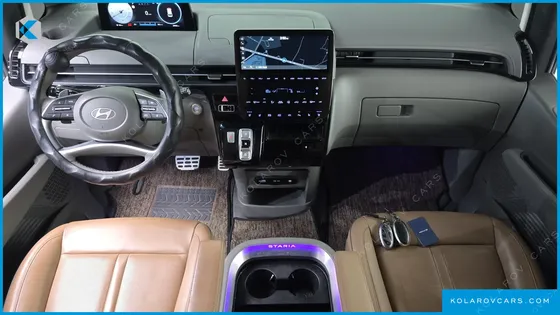 HYUNDAI STARIA 4WD LOUNGE 7-SEATER