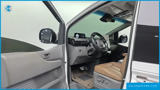 HYUNDAI STARIA 4WD LOUNGE 7-SEATER