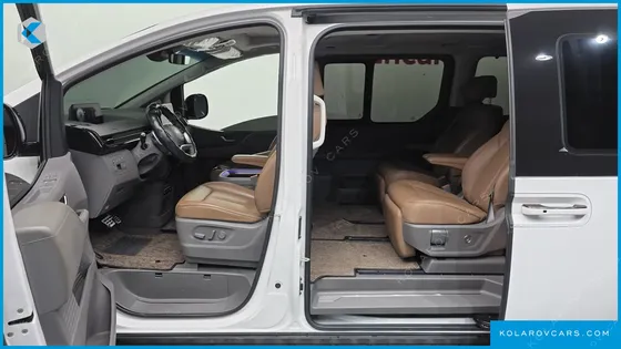 HYUNDAI STARIA 4WD LOUNGE 7-SEATER