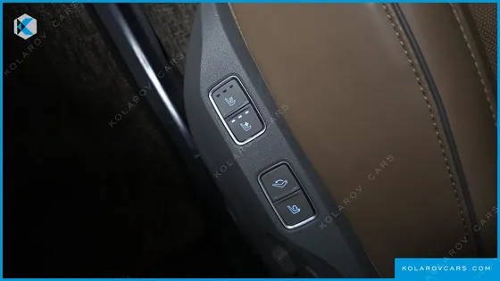 HYUNDAI STARIA 4WD LOUNGE 7-SEATER