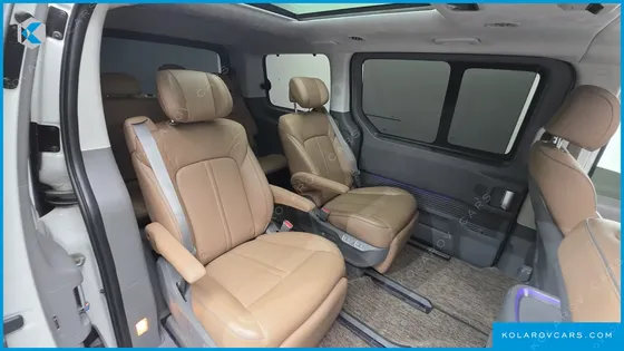 HYUNDAI STARIA 4WD LOUNGE 7-SEATER