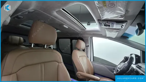 HYUNDAI STARIA 4WD LOUNGE 7-SEATER