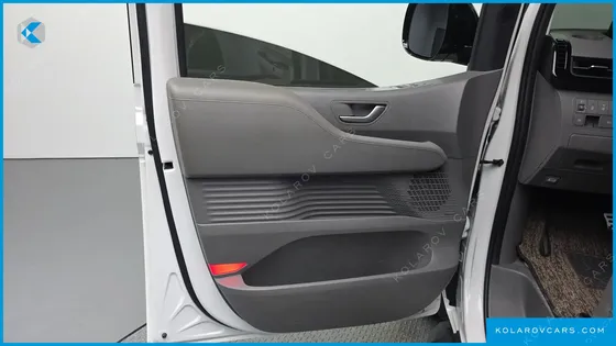 HYUNDAI STARIA 4WD LOUNGE 7-SEATER