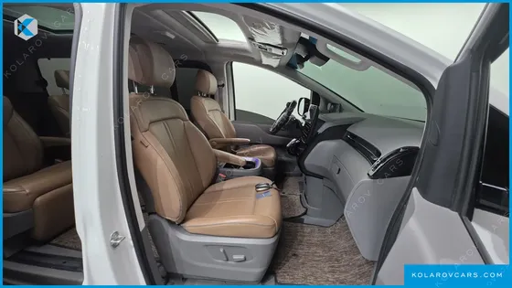HYUNDAI STARIA 4WD LOUNGE 7-SEATER