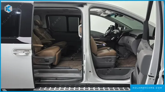 HYUNDAI STARIA 4WD LOUNGE 7-SEATER