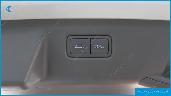 HYUNDAI STARIA 4WD LOUNGE 7-SEATER