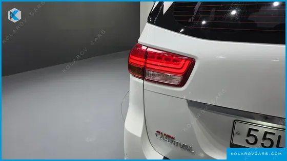 KIA CARNIVAL GASOLINE 7-SEATER LIMOUSINE