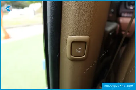KIA CARNIVAL 9-SEATER HI-LIMOUSINE