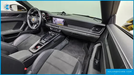 PORSCHE 911 CARRERA 4 GTS CABRIOLET