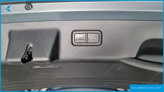 HYUNDAI STARIA 4WD TOURER 11-SEATER