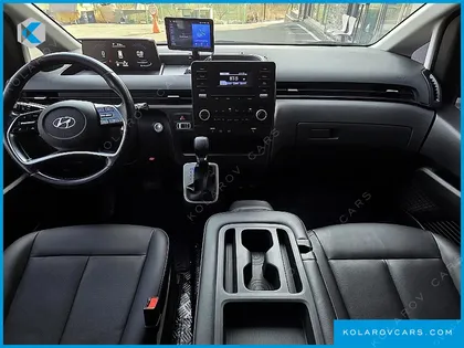HYUNDAI STARIA 4WD TOURER 9-SEATER