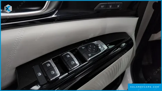 KIA CARNIVAL 7-SEATER SIGNATURE