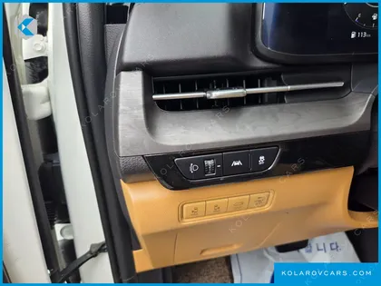KIA CARNIVAL 9-SEATER SIGNATURE