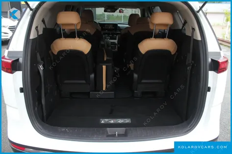 KIA CARNIVAL GASOLINE 11-SEATER PRESTIGE