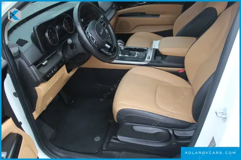 KIA CARNIVAL GASOLINE 11-SEATER PRESTIGE